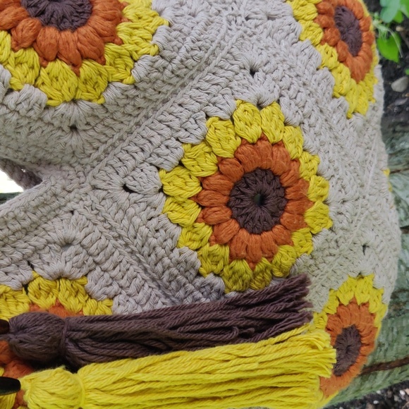 Handmade Crochet sunflower design Shoulder Bag - Picture 11 of 17